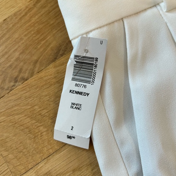 Aritzia Babaton 3'' Pleated Short in shade Espace - Picture 5 of 10